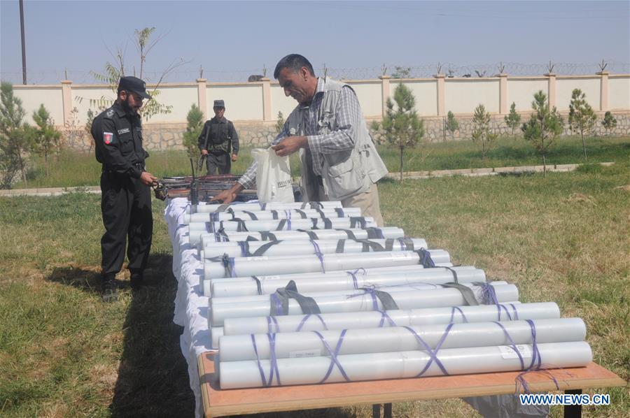 AFGHANISTAN-JAWZJAN-WEAPONS-HAND OVER