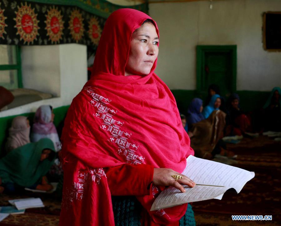 AFGHANISTAN-BAMYAN-WOMEN-LITERACY COURSE