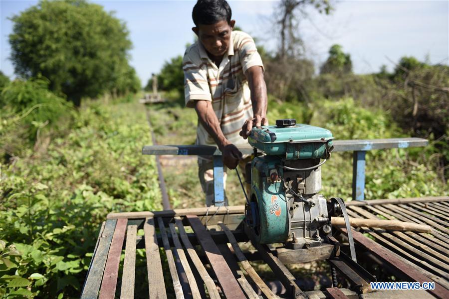 CAMBODIA-BATTAMBANG-TOURISM-BAMBOO TRAIN