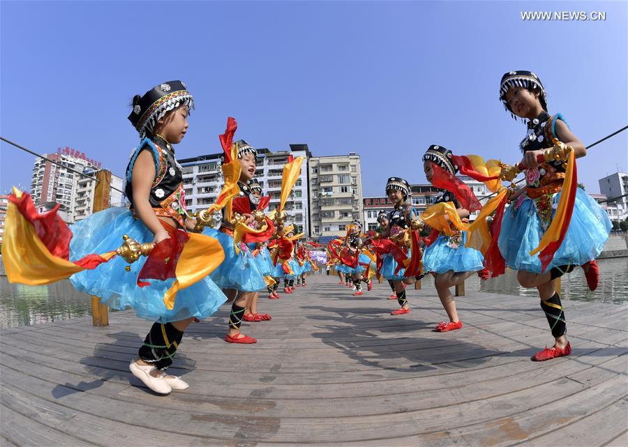 #CHINA-HUBEI-ENSHI-INTANGIBLE CULTURAL HERITAGE-BELL DANCE (CN)