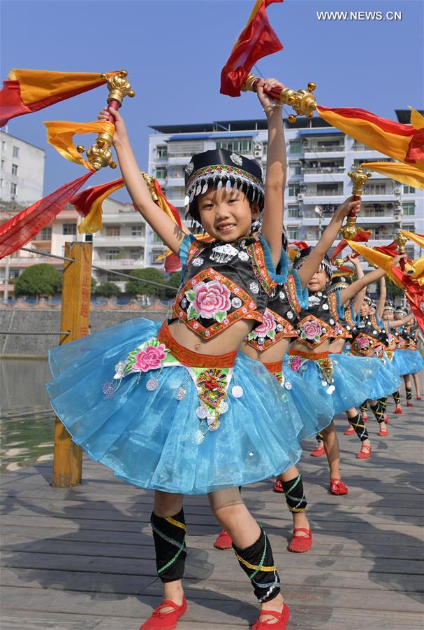 #CHINA-HUBEI-ENSHI-INTANGIBLE CULTURAL HERITAGE-BELL DANCE (CN)