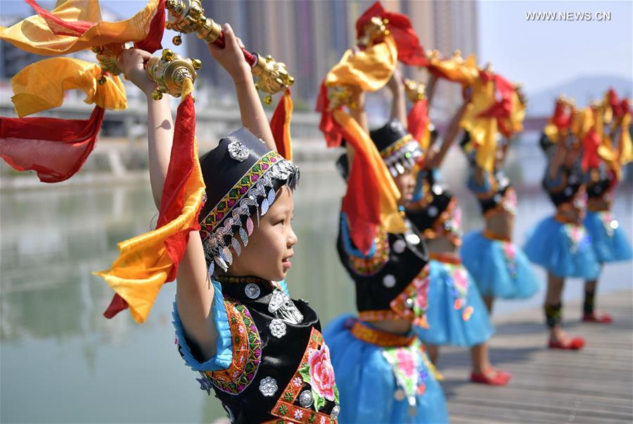 #CHINA-HUBEI-ENSHI-INTANGIBLE CULTURAL HERITAGE-BELL DANCE (CN)