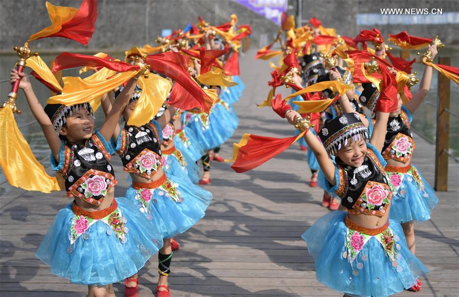 #CHINA-HUBEI-ENSHI-INTANGIBLE CULTURAL HERITAGE-BELL DANCE (CN)