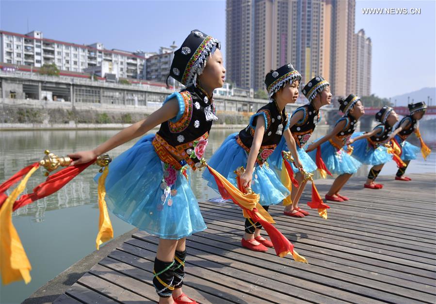#CHINA-HUBEI-ENSHI-INTANGIBLE CULTURAL HERITAGE-BELL DANCE (CN)