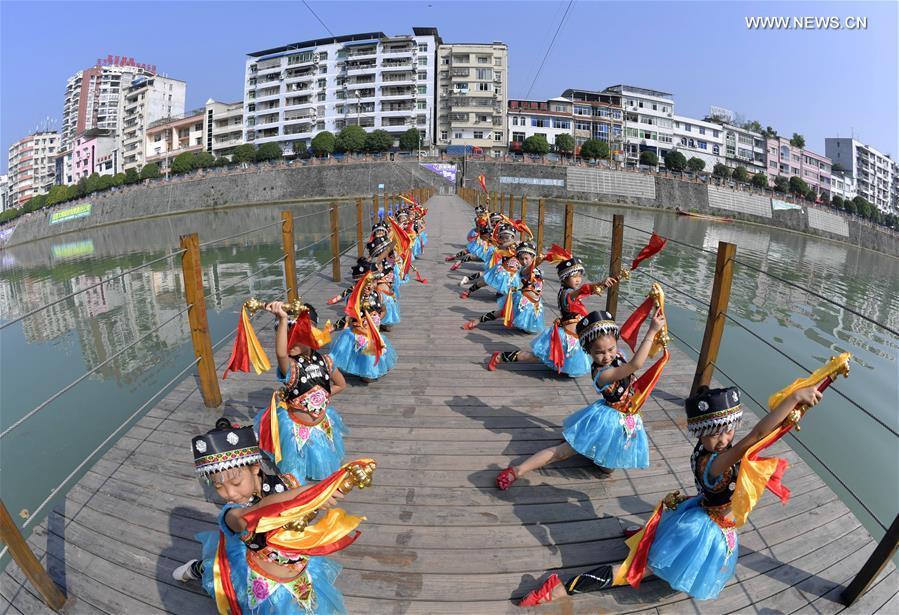 #CHINA-HUBEI-ENSHI-INTANGIBLE CULTURAL HERITAGE-BELL DANCE (CN)