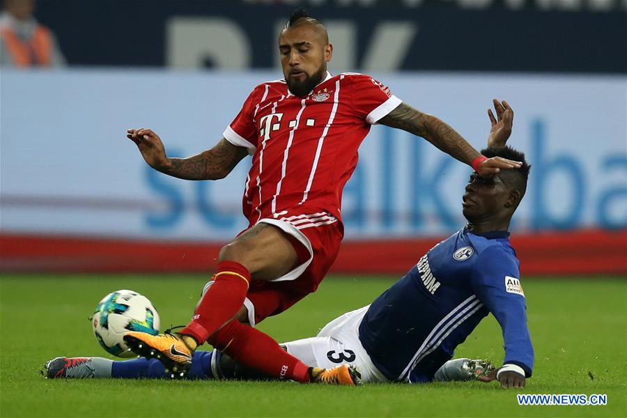 (SP)GERMANY-GELSENKIRCHEN-SOCCER-BUNDESLIGA-SCHALKE 04 VS BAYERN MUNICH