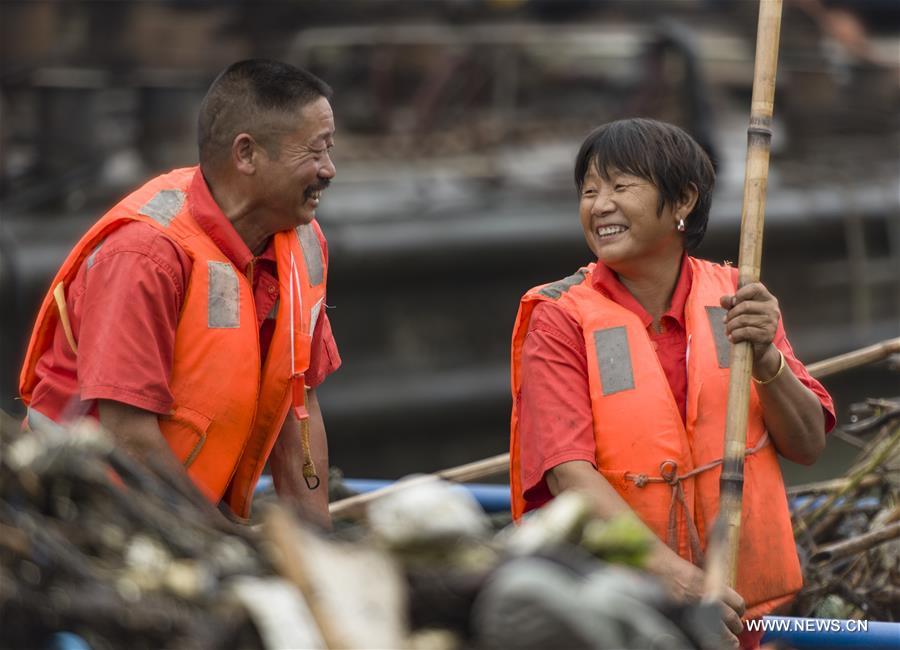 #CHINA-THREE GORGES-SANITARY WORKER (CN)