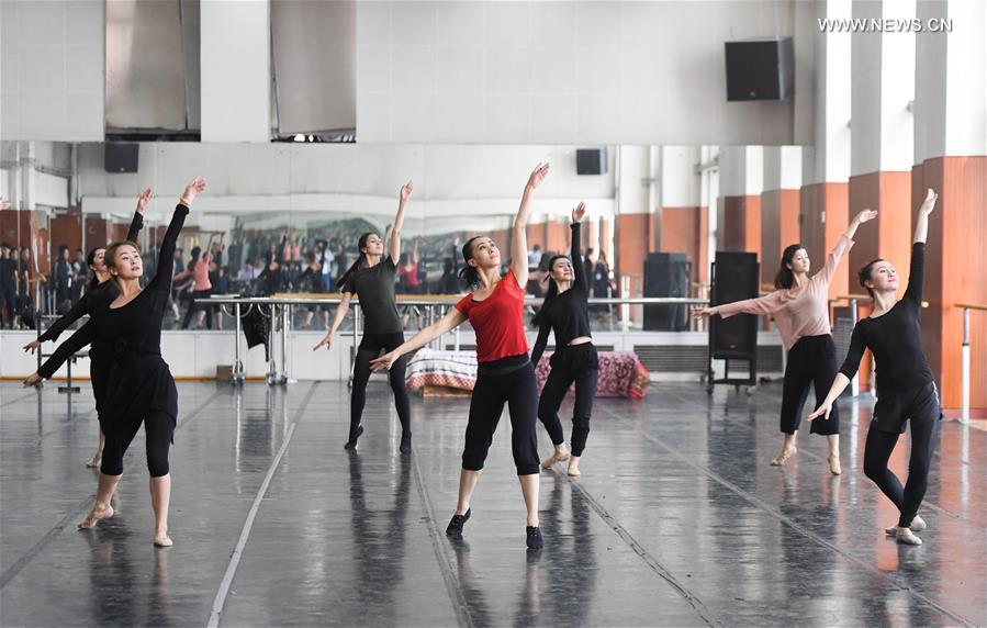 CHINA-XINJIANG-SONG AND DANCE TROUPE (CN)