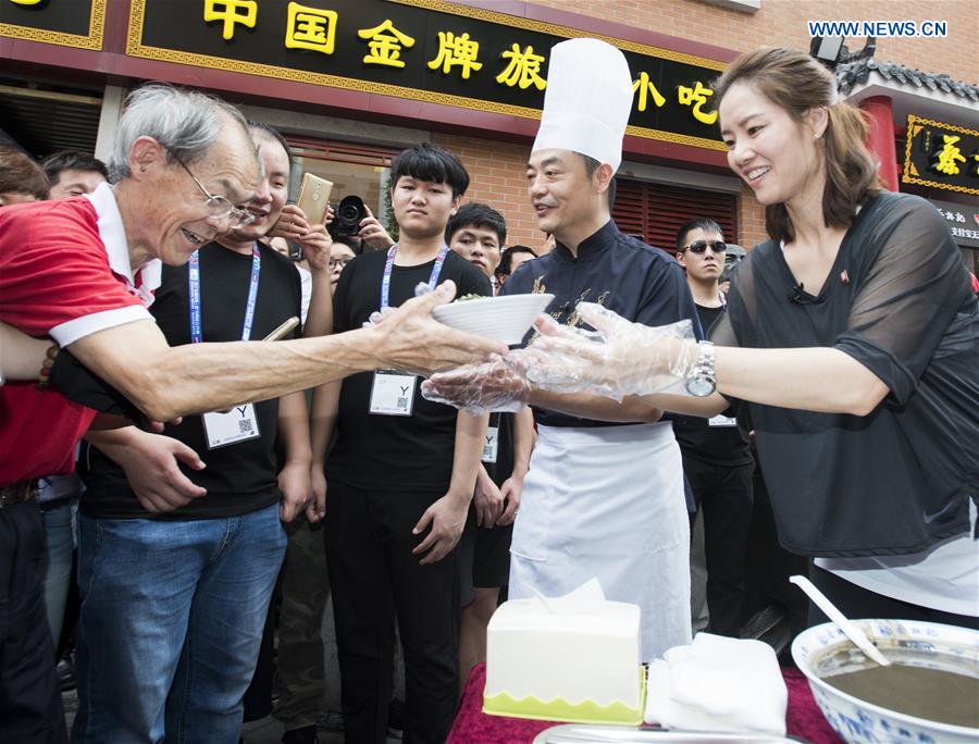 (SP)CHINA-WUHAN-TENNIS-LI NA-MIRZA(CN)