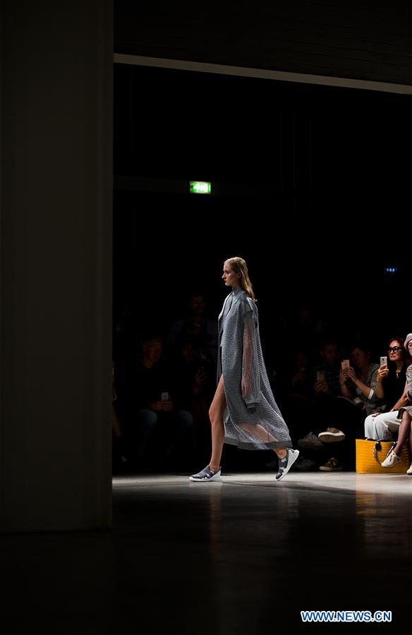 ITALY-MILAN-FASHION WEEK-RICOSTRU