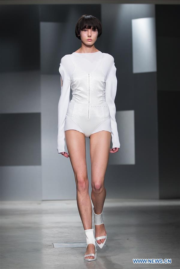 ITALY-MILAN-FASHION WEEK-RICOSTRU