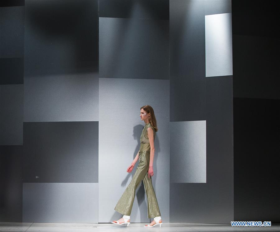 ITALY-MILAN-FASHION WEEK-RICOSTRU