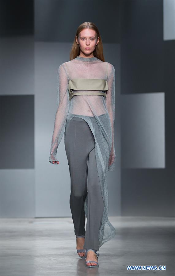 ITALY-MILAN-FASHION WEEK-RICOSTRU