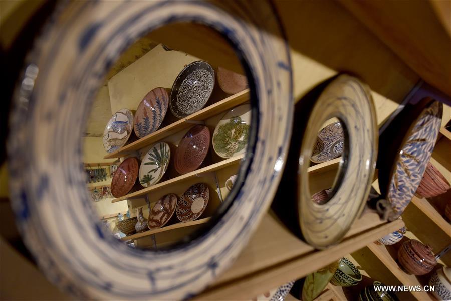 EGYPT-FAYOUM-TUNIS VILLAGE-POTTERY