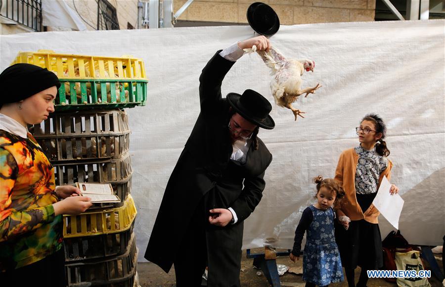 MIDEAST-JERUSALEM-KAPAROT CEREMONY