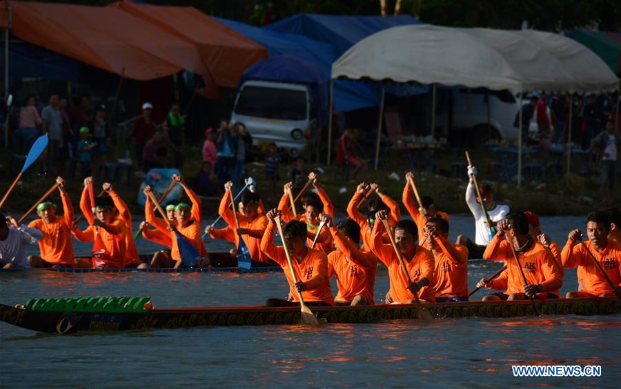 LAOS-VANG VIENG-WAN OK PHANSA FESTIVAL