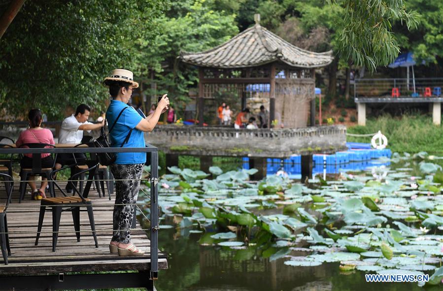 CHINA-NATIONAL DAY-HOLIDAY LIFE (CN)