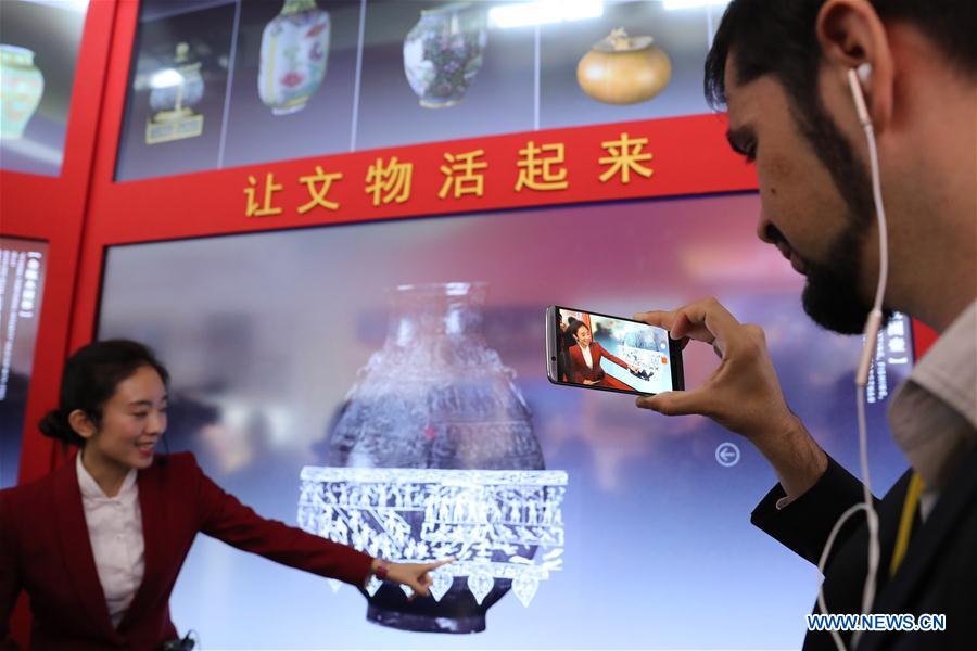 (CPC)CHINA-BEIJING-FOREIGN JOURNALISTS-EXHIBITION (CN)