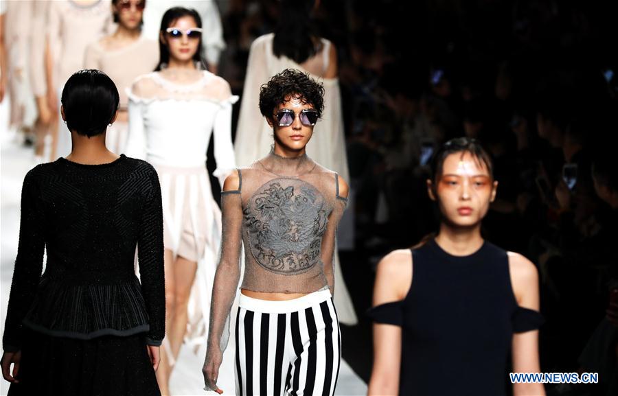 #CHINA-SHANGHAI-FASHION WEEK (CN)