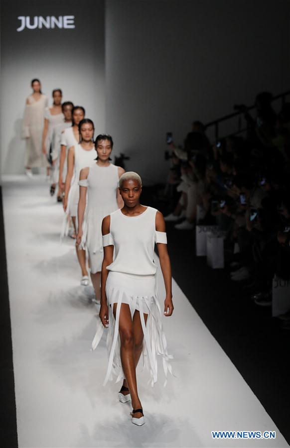 #CHINA-SHANGHAI-FASHION WEEK (CN)