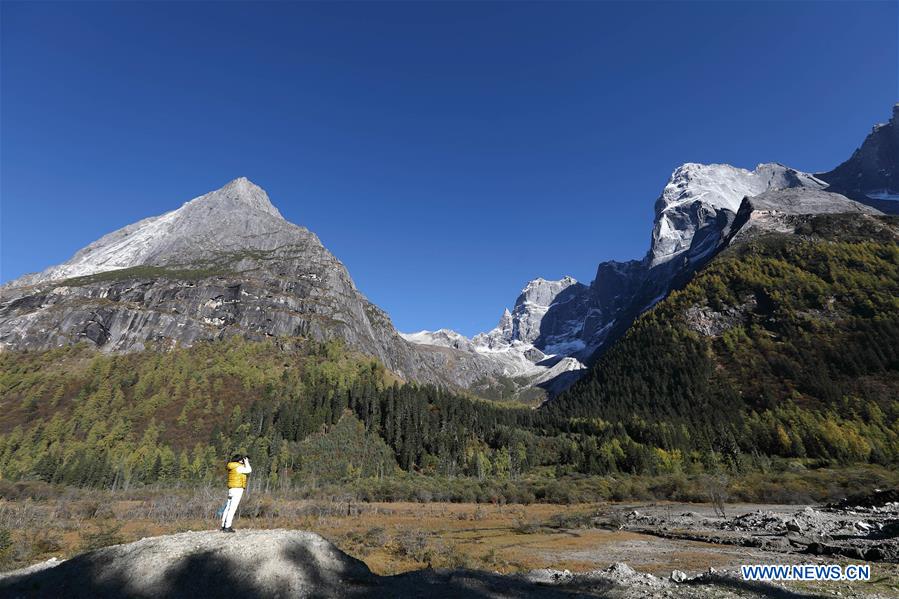 CHINA-SICHUAN-SIGUNIANG MOUNTAIN-SCENERY (CN)