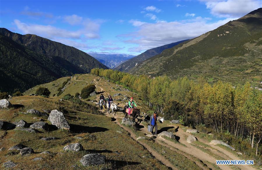 CHINA-SICHUAN-SIGUNIANG MOUNTAIN-SCENERY (CN)