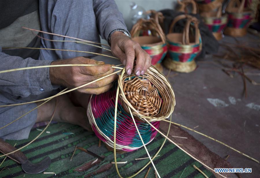 INDIA-KASHMIR-SRINAGAR-TRADITIONAL FIRE POT