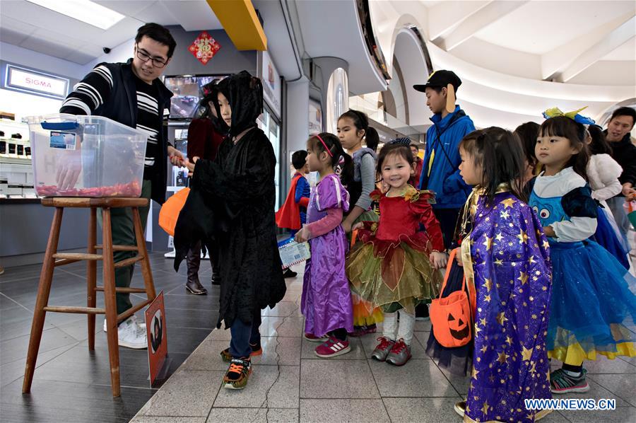 CANADA-RICHMOND-HALLOWEEN-KIDS-CELEBRATIONS