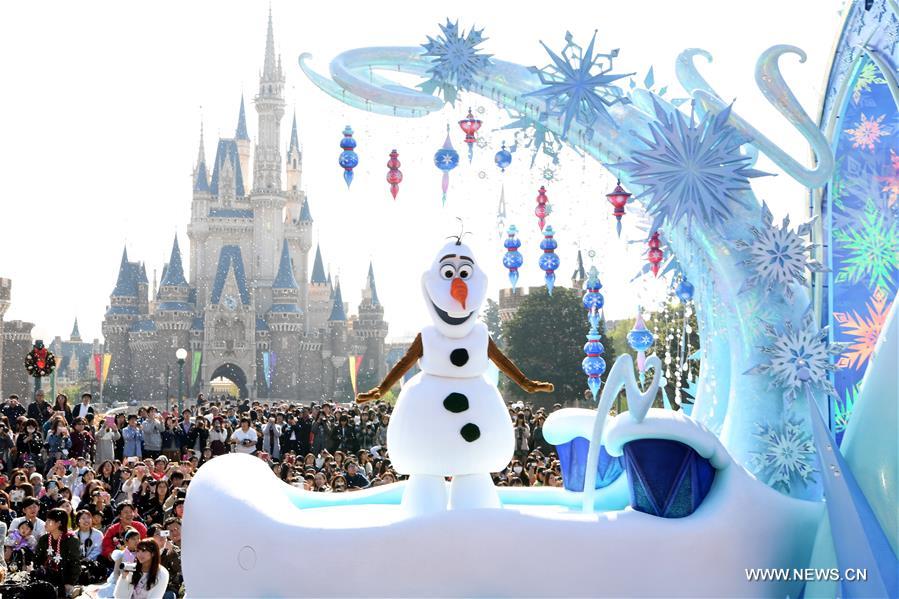 JAPAN-TOKYO-DISNEYLAND-X'MAS PARADE