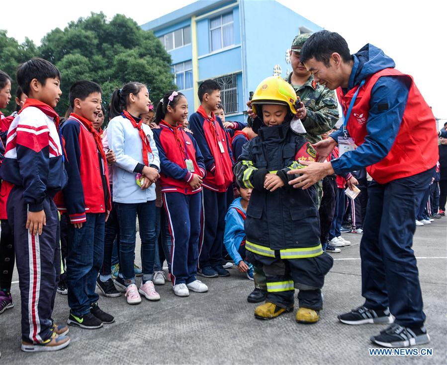 CHINA-ZHEJIANG-CIXI-STUDENTS-FIRE-FIGHTING (CN)