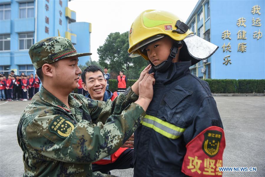 CHINA-ZHEJIANG-CIXI-STUDENTS-FIRE-FIGHTING (CN)