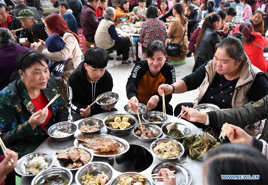 CHINA-GUANGXI-MULAO ETHNIC GROUP-BANQUET (CN)