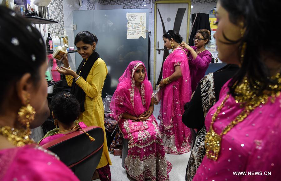 INDIA-MUMBAI-GROUP WEDDING CEREMONY