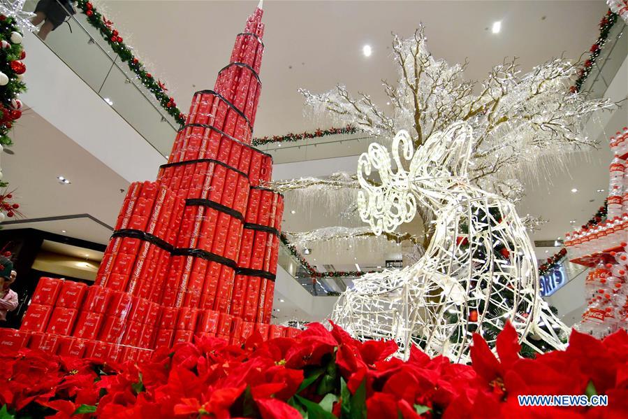 MALAYSIA-BOTTLE SCULPTURES-CHRISTMAS