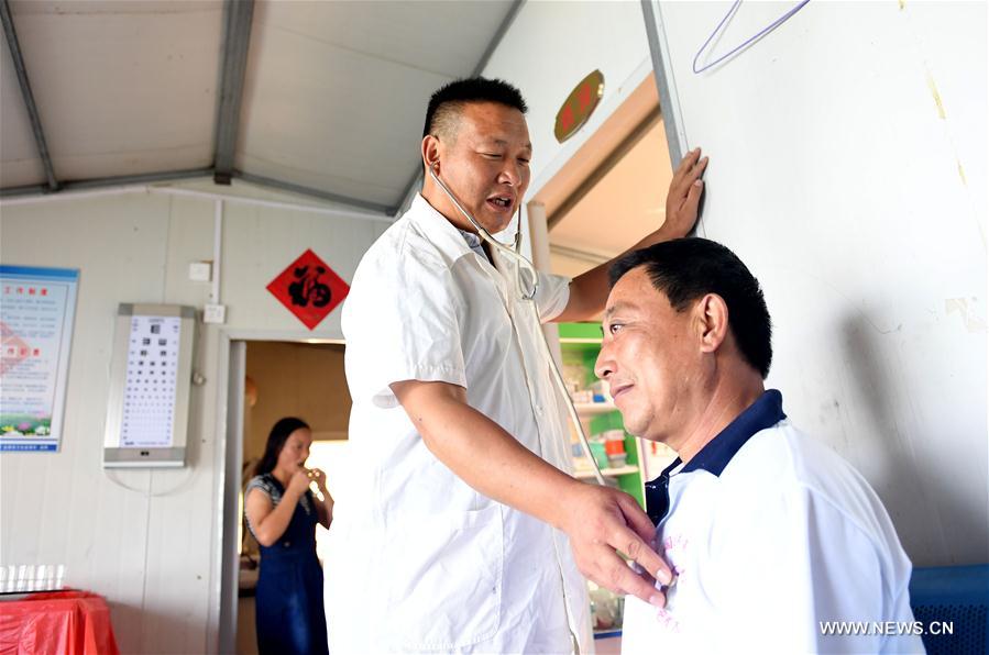 CHINA-ANHUI-JINZHAI-MOUNTAIN VILLAGE-DOCTOR (CN)