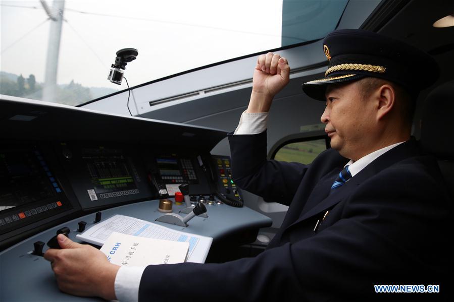 CHINA-XI'AN-CHENGDU-RAILWAY-TEST RUN (CN)