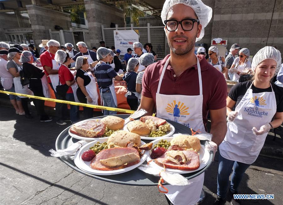 U.S.-LOS ANGELES-THANKSGIVING-MEAL