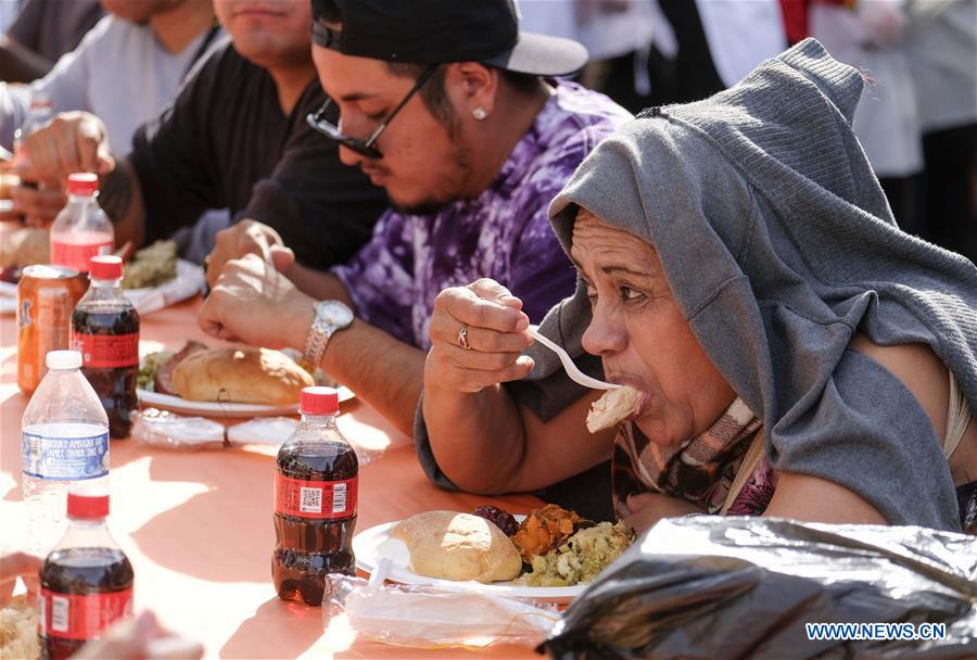 U.S.-LOS ANGELES-THANKSGIVING-MEAL