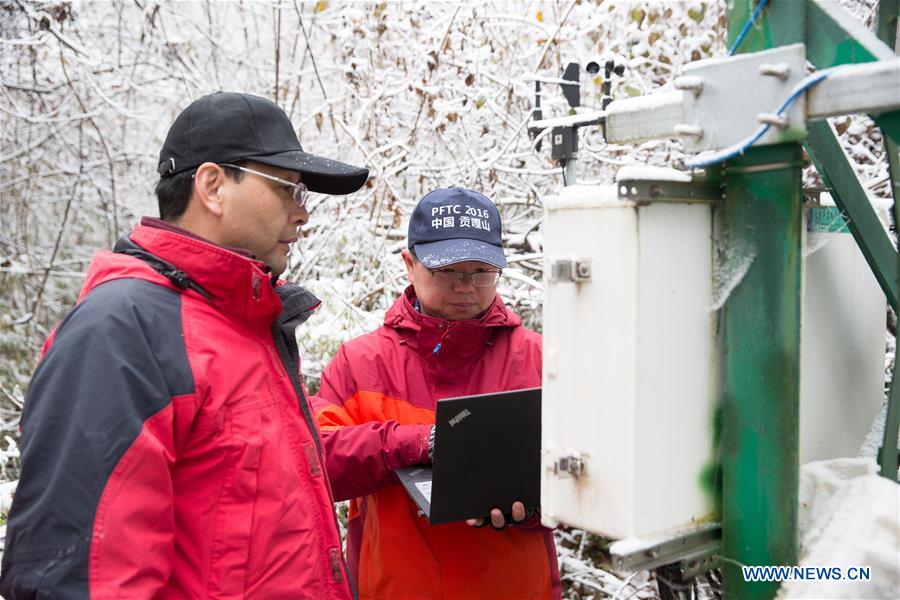 CHINA-SICHUAN-LUDING-GONGGA MOUNTAIN-RESEARCHER (CN)