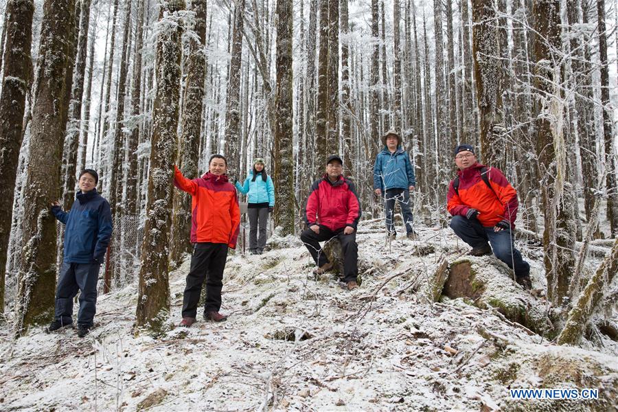 CHINA-SICHUAN-LUDING-GONGGA MOUNTAIN-RESEARCHER (CN)
