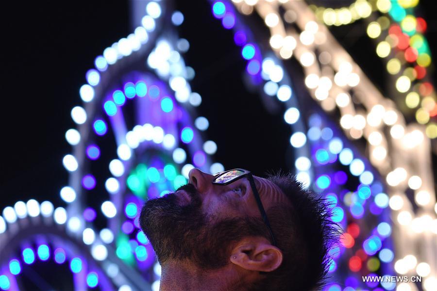 SINGAPORE-CHRISTMAS-PREPARATIONS