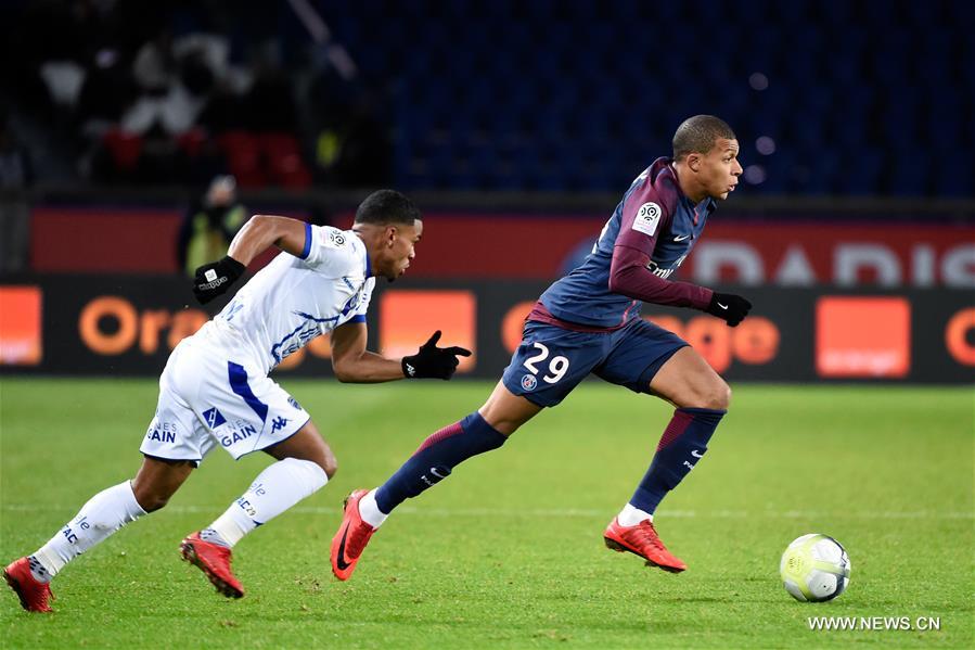 (SP)FRANCE-PARIS-FOOTBALL-LIGUE 1-PARIS SAINT-GERMAIN VS TROYES