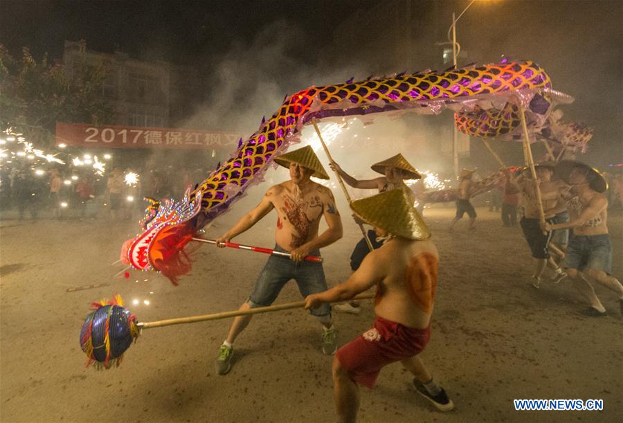 #CHINA-GUANGXI-FIRE DRAGON DANCE (CN) 
