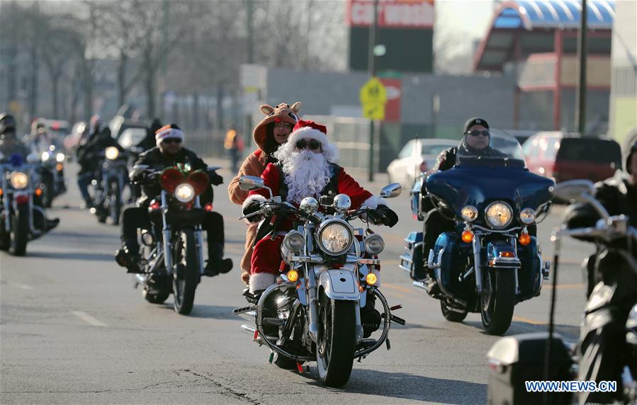 U.S.-CHICAGO-MOTORCYCLE PARADE-TOYS FOR TOTS