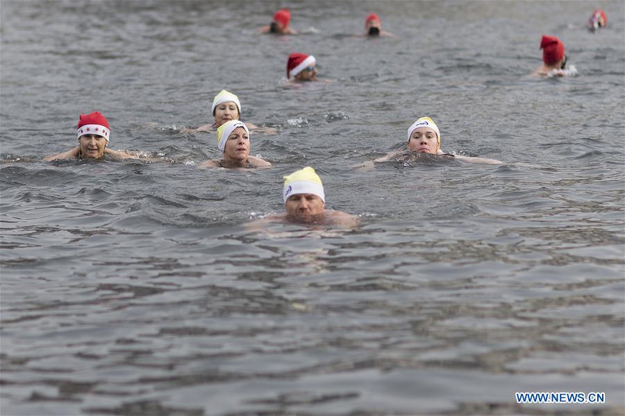 SWITZERLAND-ZURICH-SANTA CLAUSE SWIMMING EVENT