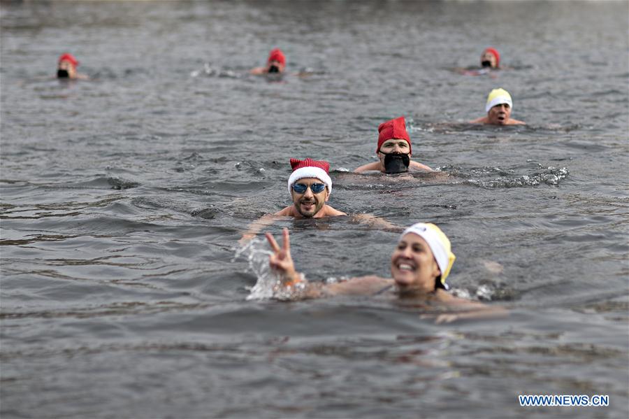 SWITZERLAND-ZURICH-SANTA CLAUSE SWIMMING EVENT