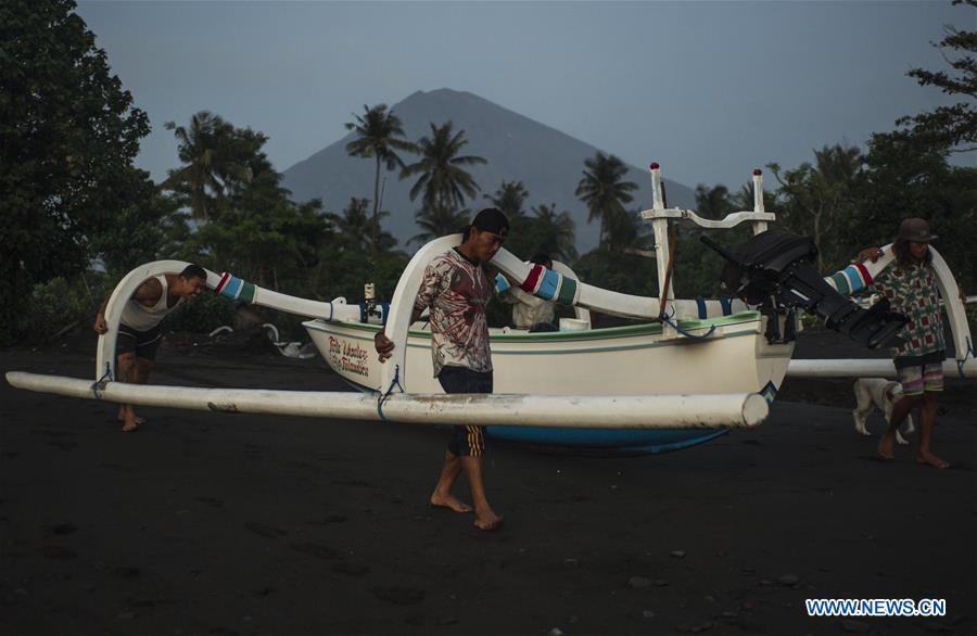 INDONESIA-BALI-FISHERMEN-DAILY LIFE