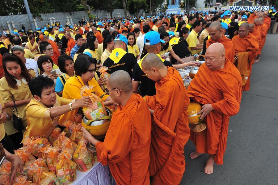 THAILAND-BANGKOK-LATE KING-BIRTHDAY-ALMS-GIVING