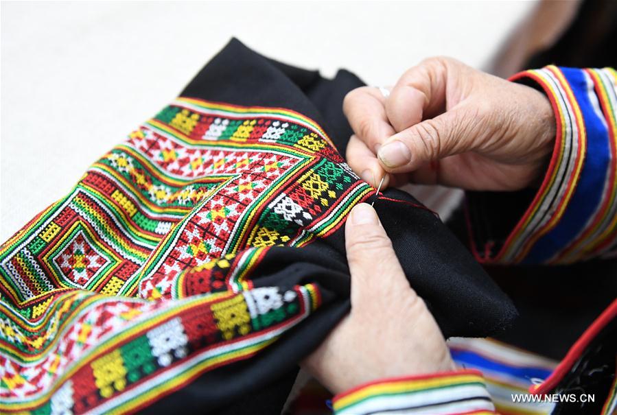 CHINA-GUANGXI-YAO ETHNIC GROUP-COSTUMES (CN)