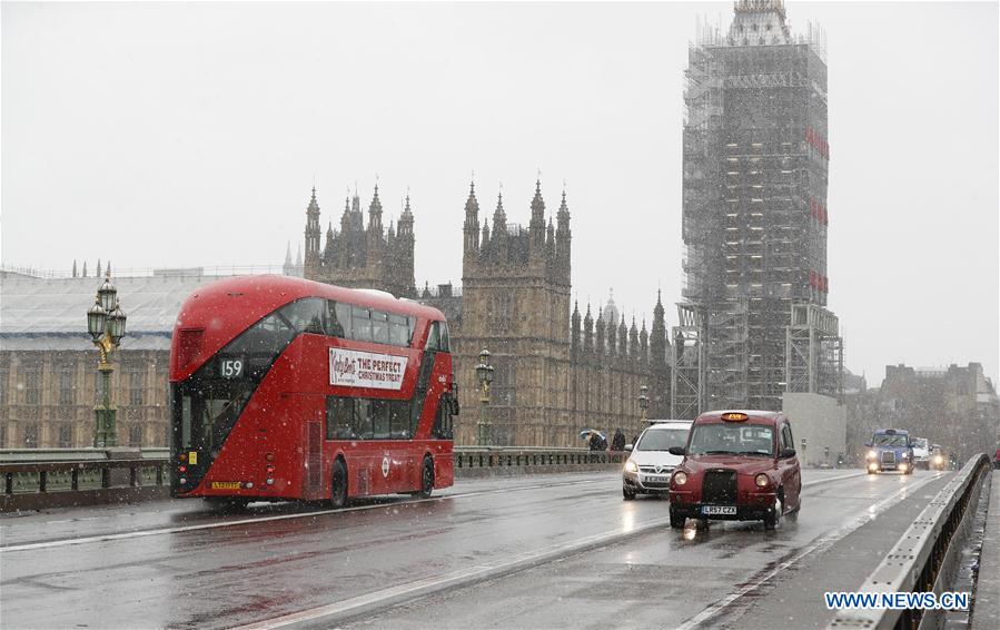 BRITAIN-LONDON-WEATHER-SNOW